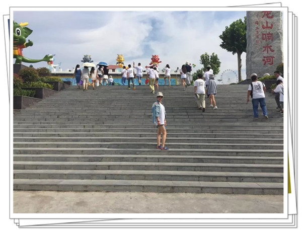 易視界伙伴在五龍山響水河游樂園留影